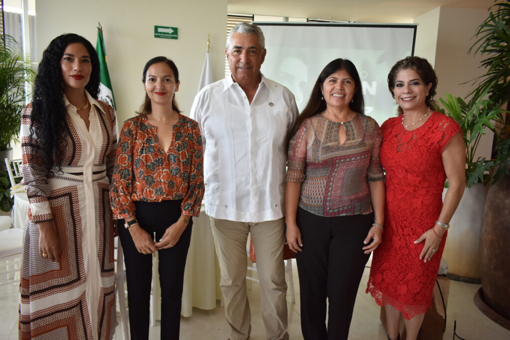 4 Rosalia Cosio Maud Houssais Miguel Lemus Mayra Ayala Y Paty Mora.