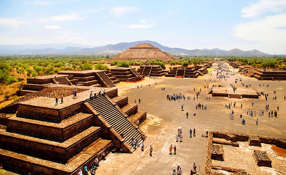 Conoce los 4 pueblos mágicos ideales para un romántico recorrido en globo la revista del sureste mx Teotihucan